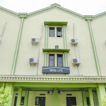 Oyo Life 2508 Alba Suites Homestay Syariah Tulungagung Exterior foto